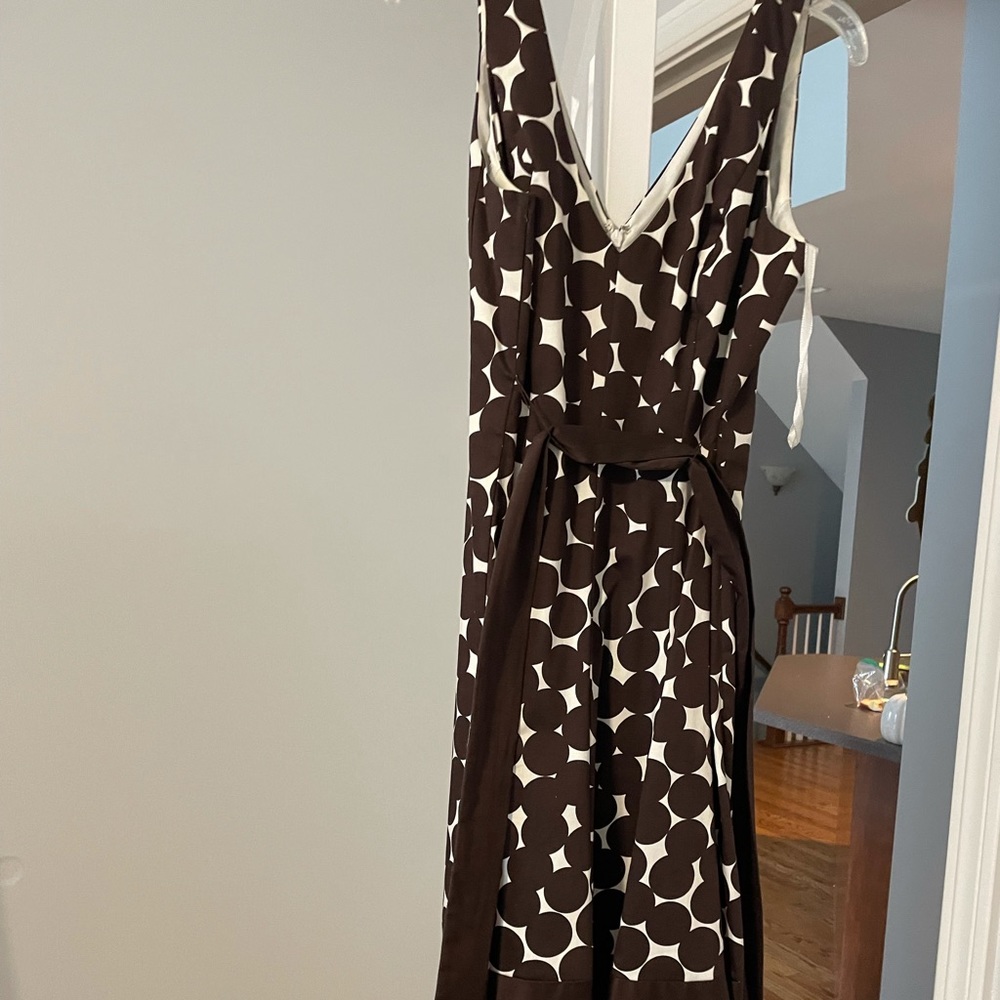Brown and white polkadot V-neck size for dress Jones New York